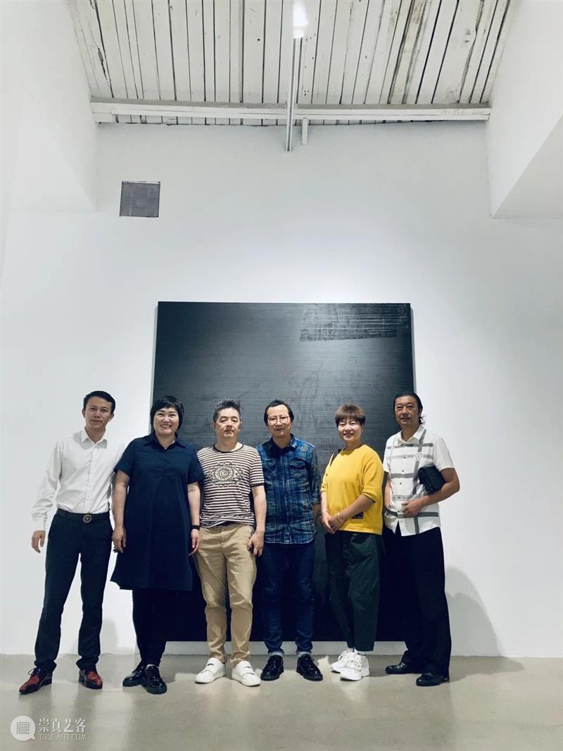 开幕回顾 | 黑白之光:柯济鹏新作展 黑白 柯济鹏 新作展 新作 艺术 画廊 夏可君 策展人 艺术家 系列 崇真艺客