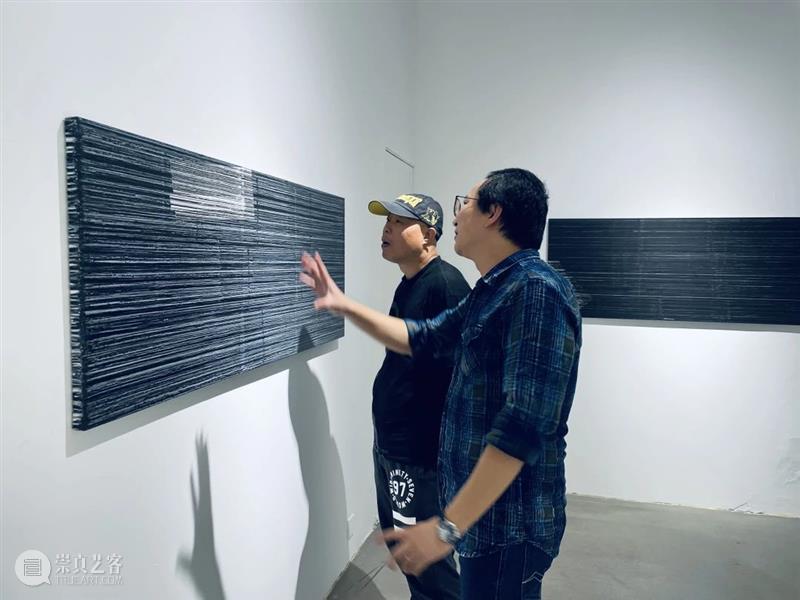 开幕回顾 | 黑白之光:柯济鹏新作展 黑白 柯济鹏 新作展 新作 艺术 画廊 夏可君 策展人 艺术家 系列 崇真艺客