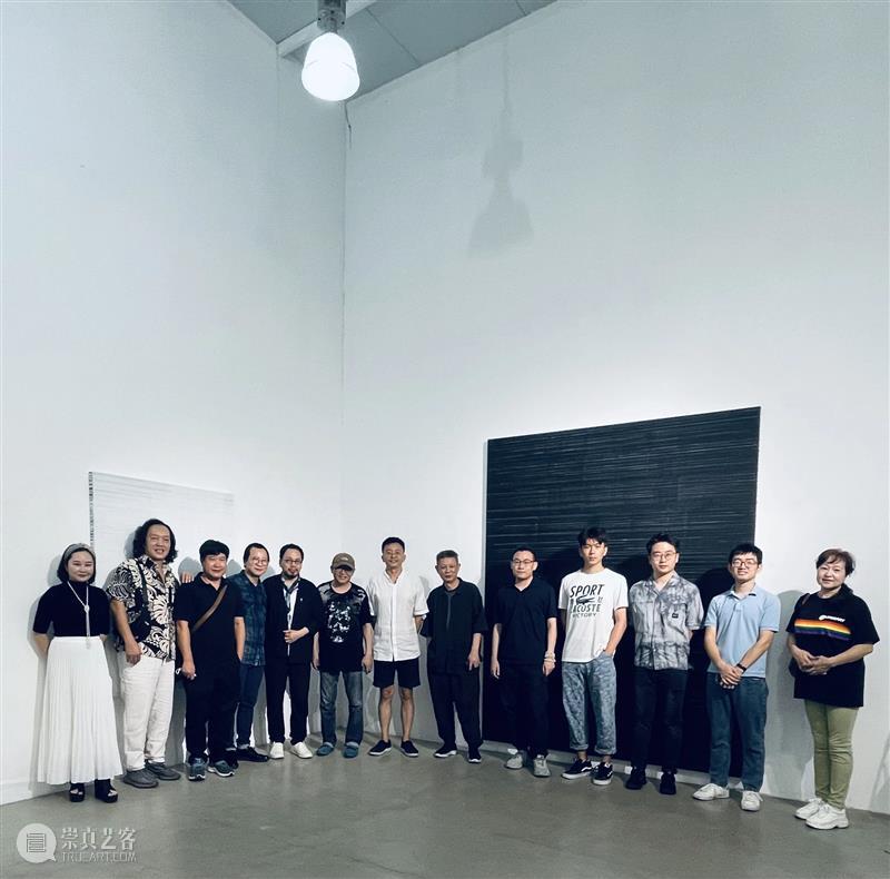 开幕回顾 | 黑白之光:柯济鹏新作展 黑白 柯济鹏 新作展 新作 艺术 画廊 夏可君 策展人 艺术家 系列 崇真艺客