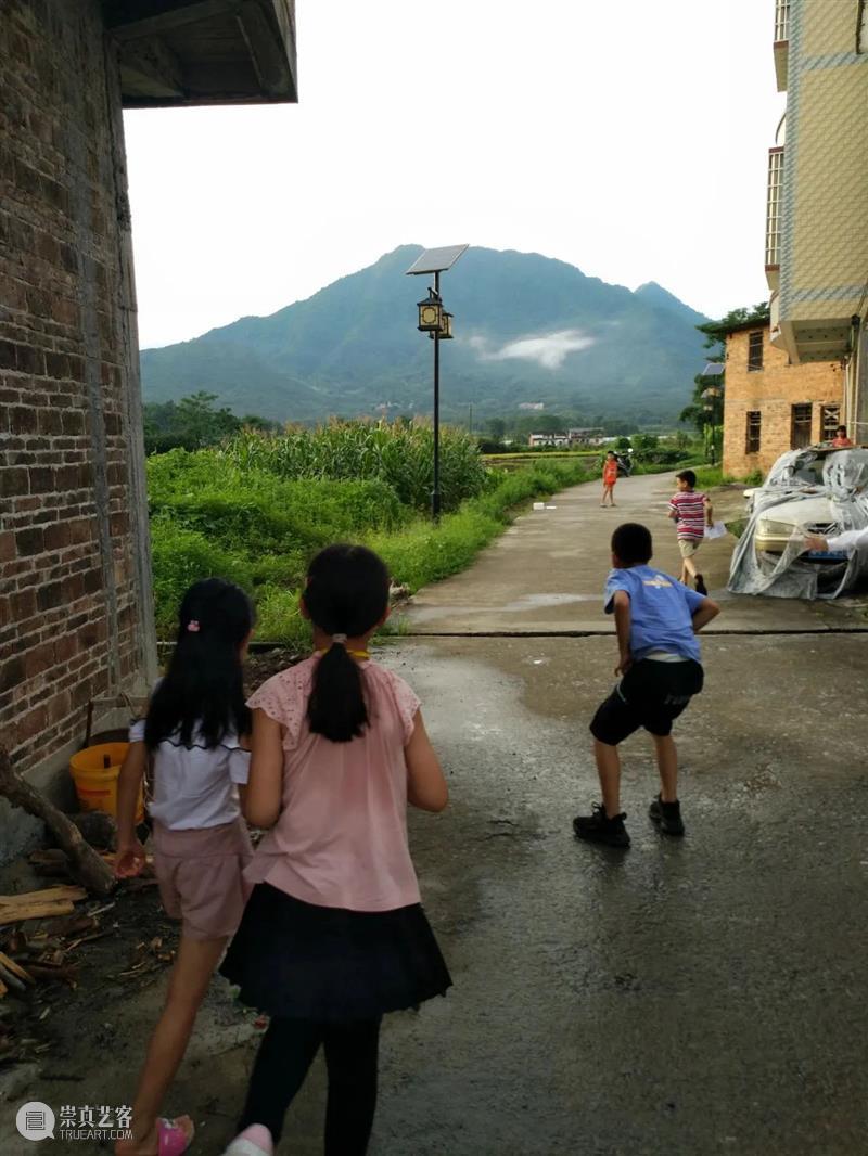 “田埂花开”绘本计划 | 连州行:走进神与人尚有交汇的村落 田埂 绘本 计划 连州 神与人 村落 广东时代美术馆联合广东省时代公益基金会 儿童 读物 文化 崇真艺客