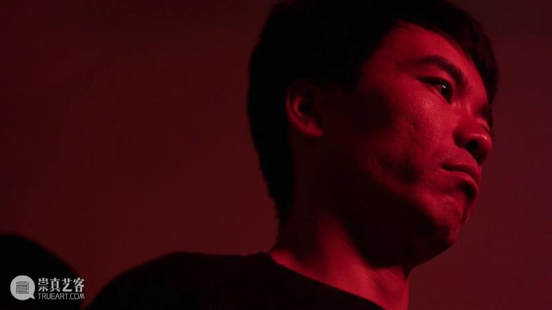 【新世纪】与时共制|蛊惑历史 ——论王拓的影像叙事 崇真艺客