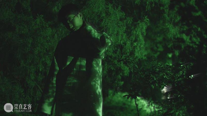 【新世纪】与时共制|蛊惑历史 ——论王拓的影像叙事 崇真艺客