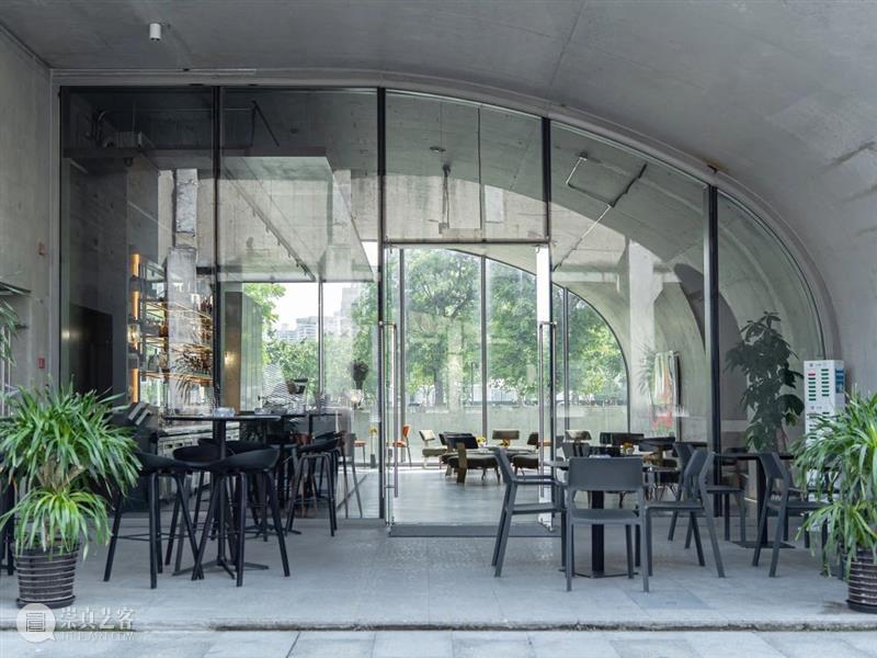 LONG餐厅 | 舌尖上的艺术品 餐厅 艺术品 LONG 舌尖 风景 滨江 堤岸 工业 风格 混凝土 崇真艺客