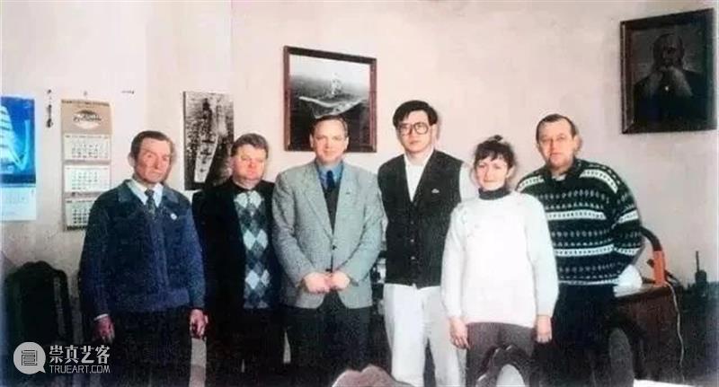 那个掏空身家买航母送给国家的人，现在怎么样了？ 航母 国家 身家 本文 公众 世界 华人 周刊 微信 wcweekly 崇真艺客