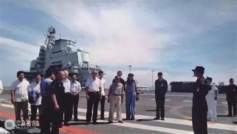 那个掏空身家买航母送给国家的人，现在怎么样了？ 航母 国家 身家 本文 公众 世界 华人 周刊 微信 wcweekly 崇真艺客