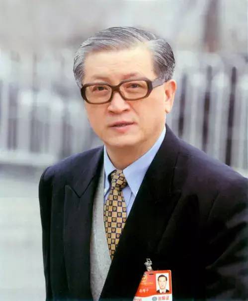 那个掏空身家买航母送给国家的人，现在怎么样了？ 航母 国家 身家 本文 公众 世界 华人 周刊 微信 wcweekly 崇真艺客