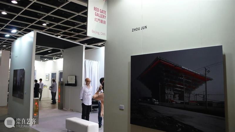 30周年 | 周军 - 在红门画廊的推荐下，我在世界各地举办多次个展 红门画廊 周军 个展 世界 各地 二维码 时间轴 Jun 记忆 中国 崇真艺客