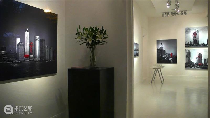 30周年 | 周军 - 在红门画廊的推荐下，我在世界各地举办多次个展 红门画廊 周军 个展 世界 各地 二维码 时间轴 Jun 记忆 中国 崇真艺客