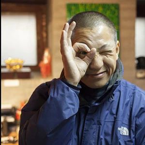 30周年 | 周军 - 在红门画廊的推荐下，我在世界各地举办多次个展 红门画廊 周军 个展 世界 各地 二维码 时间轴 Jun 记忆 中国 崇真艺客