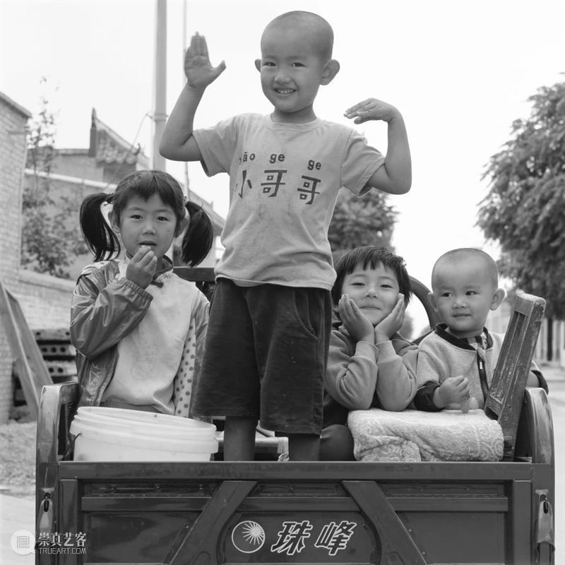 【中华艺术宫 | 展览】“在希望的田野上——馆藏逄小威中国农民肖像主题摄影作品展”明起对公众开放 逄小威 中国 农民 肖像 中华艺术宫 希望 田野 馆藏 主题 作品展 崇真艺客