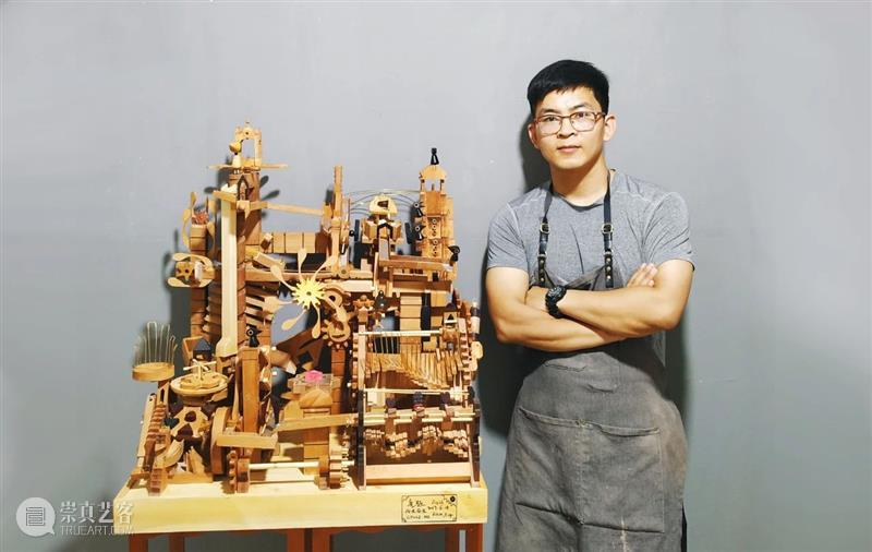 造型丨向木而生，玩偶外表之下背负的情绪故事与人生感悟 外表 情绪 故事 人生 木而生 玩偶 造型 上方 中国舞台美术学会 右上 崇真艺客