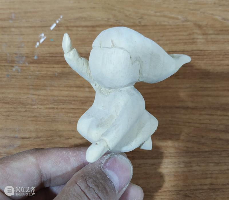 造型丨向木而生，玩偶外表之下背负的情绪故事与人生感悟 外表 情绪 故事 人生 木而生 玩偶 造型 上方 中国舞台美术学会 右上 崇真艺客