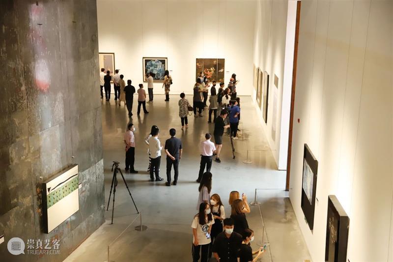 大美漆艺，第三届中国（宁波北仑）青年漆画大展开幕，220件作品亮相 中国 宁波 北仑 青年 漆画 大展 漆艺 作品 宁波美术馆 帷幕 崇真艺客