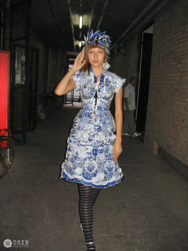 30周年 | 李晓峰 - 戏剧性的变化发生在2006年 李晓峰 戏剧性 二维码 红门画廊 Feng 认识 当初 中央美术学院壁画系 研究生课程班 布朗先生 崇真艺客