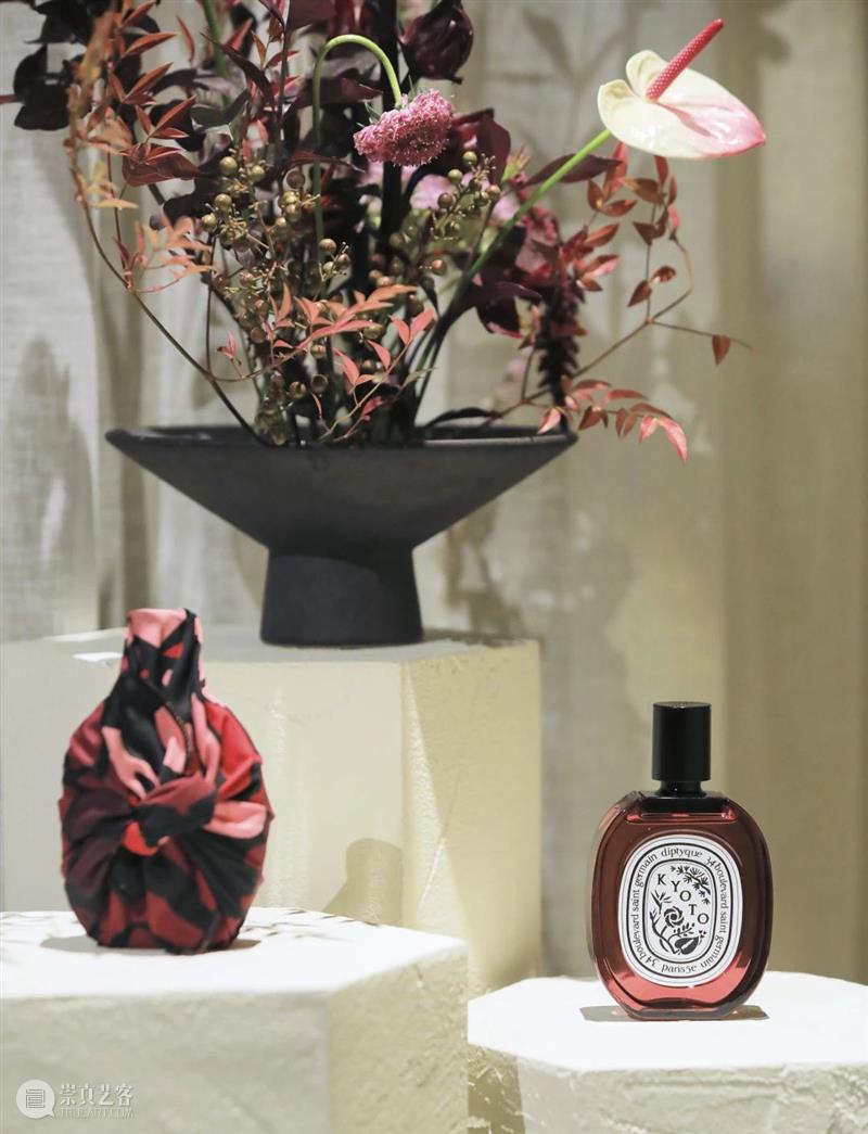 即刻预约｜限时一个月，diptyque艺术展览正式来袭，限定下午茶同步上线！ 艺术 下午茶 巴黎 旅程 起源 纸艺 卷轴 迷宫 形式 旧书页 崇真艺客