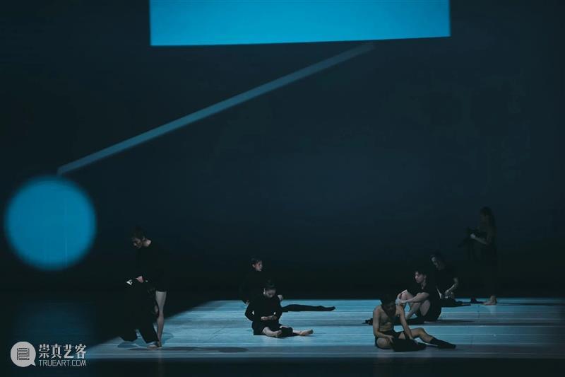 《卡冈图亚》首演|今夜在黑白交错之间,用肢体探索生命与时间的意义 时间 生命 之间 肢体 意义 卡冈图亚 今夜 黑白 Before 概念 崇真艺客
