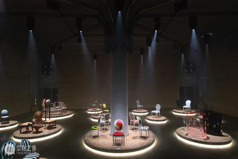 展览现场 | THE DIOR MEDALLION CHAIR 现场 米兰 Dior 全球 艺术家 设计师 法国 时装 品牌 以来 崇真艺客
