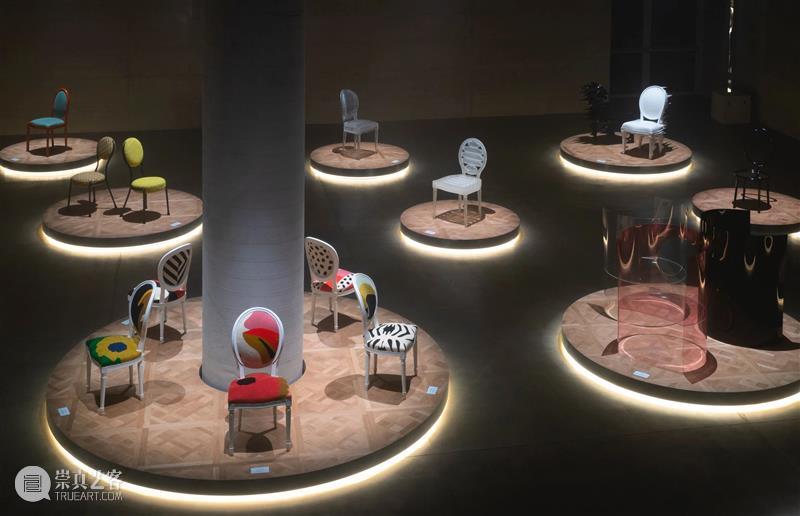 展览现场 | THE DIOR MEDALLION CHAIR 现场 米兰 Dior 全球 艺术家 设计师 法国 时装 品牌 以来 崇真艺客