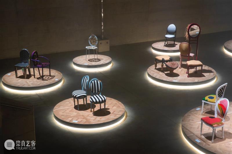 展览现场 | THE DIOR MEDALLION CHAIR 现场 米兰 Dior 全球 艺术家 设计师 法国 时装 品牌 以来 崇真艺客