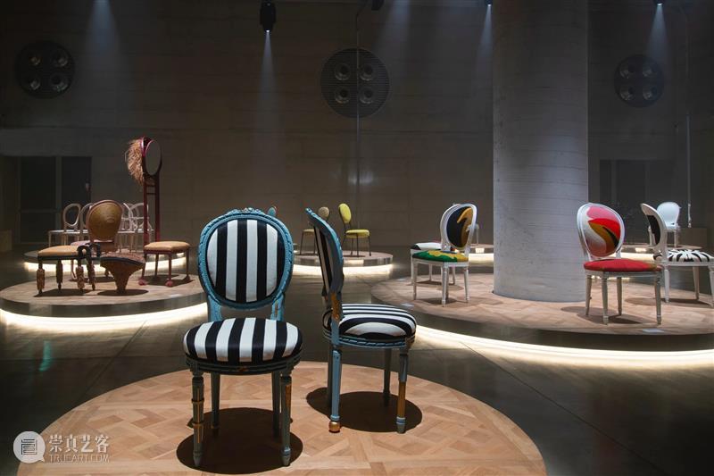 展览现场 | THE DIOR MEDALLION CHAIR 现场 米兰 Dior 全球 艺术家 设计师 法国 时装 品牌 以来 崇真艺客