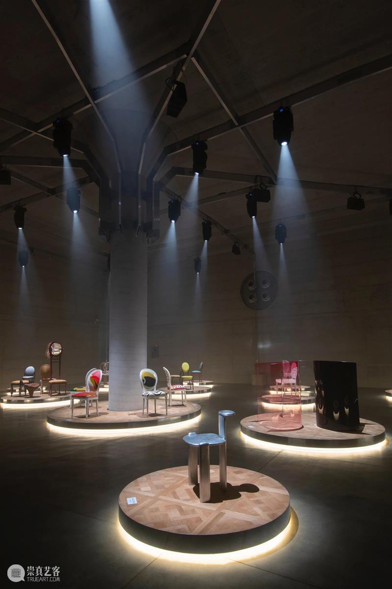展览现场 | THE DIOR MEDALLION CHAIR 现场 米兰 Dior 全球 艺术家 设计师 法国 时装 品牌 以来 崇真艺客