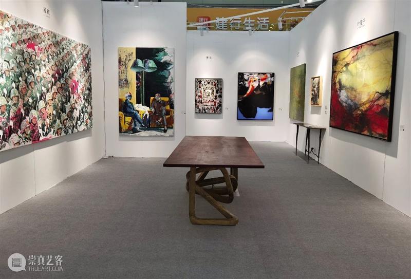 艾米李画廊·艺术深圳 | 展览现场   展位C18 艾米 李画廊 展位 现场 艺术 深圳 Day 公众 002021年 地点 崇真艺客