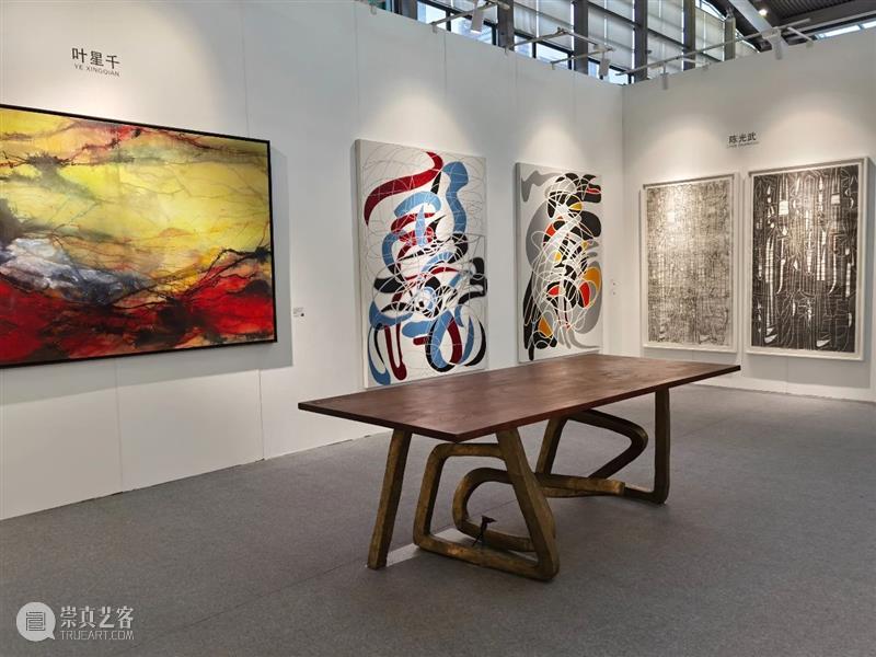 艾米李画廊·艺术深圳 | 展览现场   展位C18 艾米 李画廊 展位 现场 艺术 深圳 Day 公众 002021年 地点 崇真艺客
