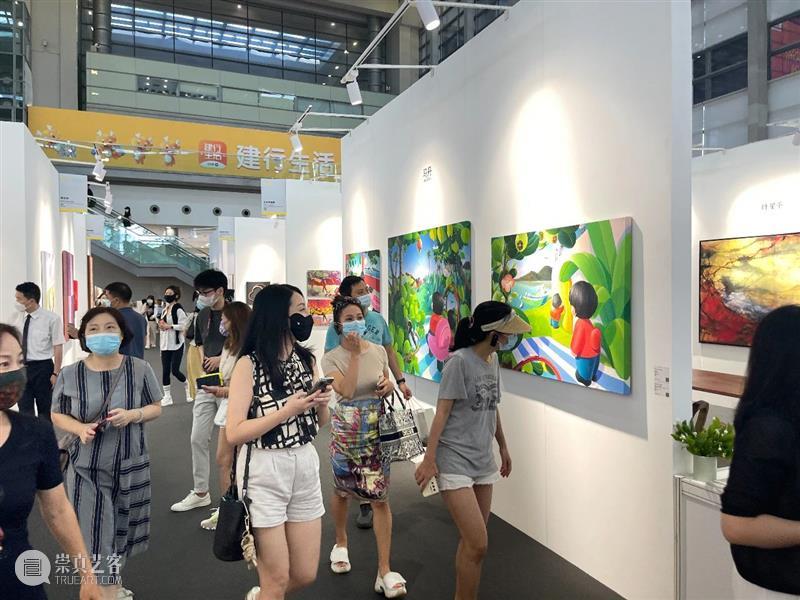 艾米李画廊·艺术深圳 | 展览现场   展位C18 艾米 李画廊 展位 现场 艺术 深圳 Day 公众 002021年 地点 崇真艺客
