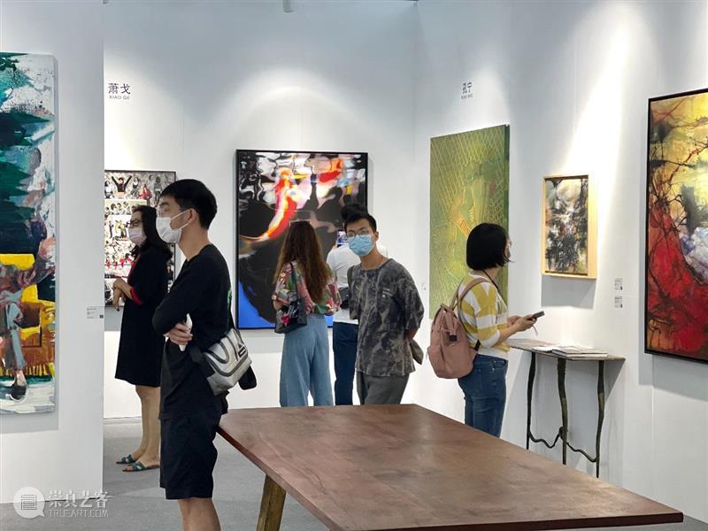 艾米李画廊·艺术深圳 | 展览现场   展位C18 艾米 李画廊 展位 现场 艺术 深圳 Day 公众 002021年 地点 崇真艺客