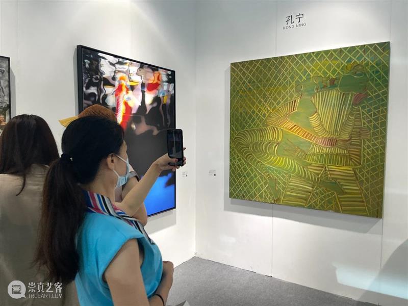 艾米李画廊·艺术深圳 | 展览现场   展位C18 艾米 李画廊 展位 现场 艺术 深圳 Day 公众 002021年 地点 崇真艺客