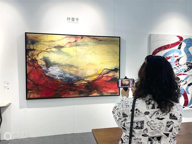 艾米李画廊·艺术深圳 | 展览现场   展位C18 艾米 李画廊 展位 现场 艺术 深圳 Day 公众 002021年 地点 崇真艺客