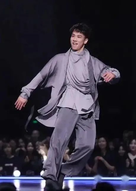 早鸟倒计时|人气爆棚的“大满贯获得者”、中国新生代“舞蹈黑马”,师生同台只为重现经典! 师生 经典 人气 中国 舞蹈 大满贯 获得者 新生代 黑马 早鸟 崇真艺客