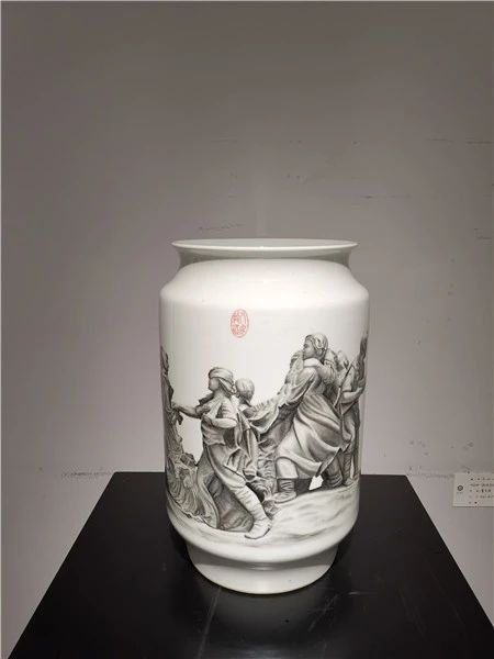 新民晚报｜璟通百年陶瓷展在沪举行，勾勒中国陶瓷发展的“年轮” 年轮 陶瓷 中国 新民晚报｜ 来源 新民晚报 作者 乐梦融 陶瓷展 上海璟通艺术中心 崇真艺客