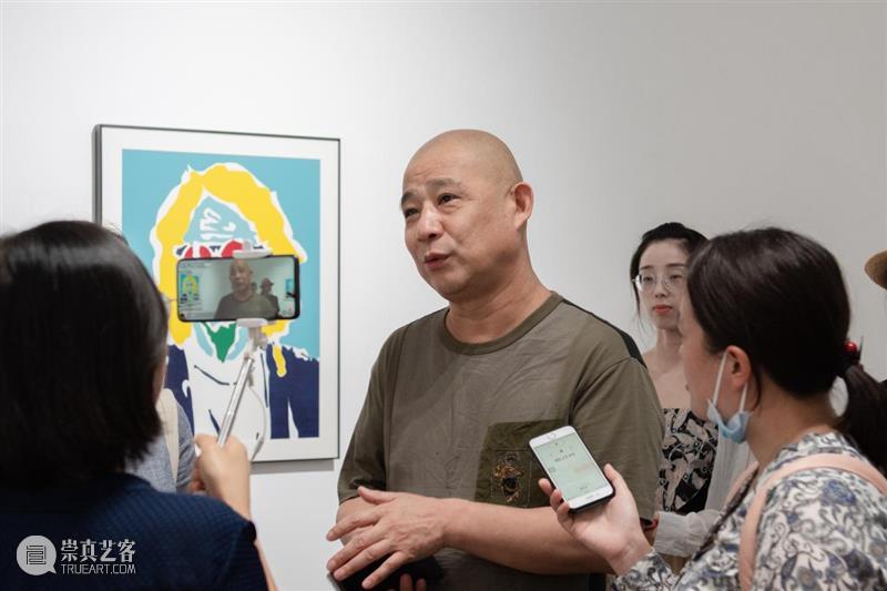现场| 方力钧与郭伟的版画肖像 崇真艺客