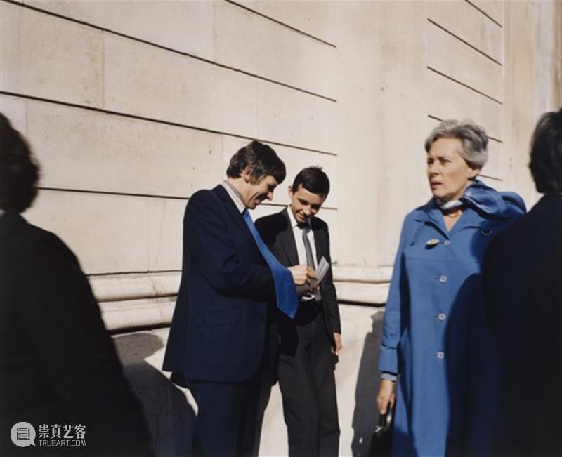 同行/照片无处不在，无处不在照片中 | Paul Graham 视频资讯 同行 Graham 照片 同行 英国 摄影师 生活 工作 纽约 彩色 社会 崇真艺客
