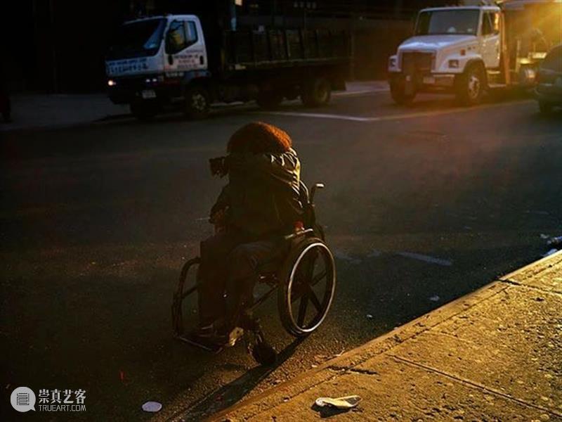 同行/照片无处不在，无处不在照片中 | Paul Graham 视频资讯 同行 Graham 照片 同行 英国 摄影师 生活 工作 纽约 彩色 社会 崇真艺客