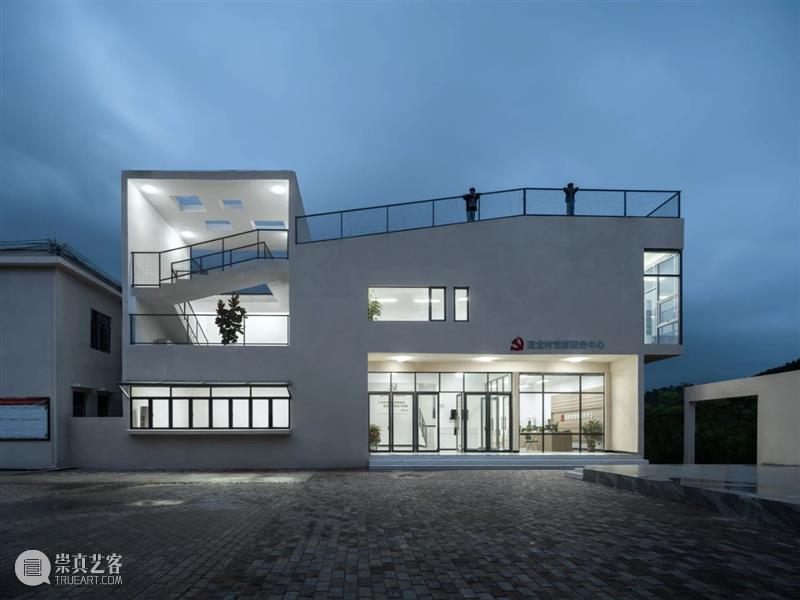 河源回龙村党群服务中心 / 深圳大学建筑设计研究院·元本体工作室 回龙村 党群 中心 元本体 河源 深圳大学建筑设计研究院 工作室 内外 活动 平台 崇真艺客