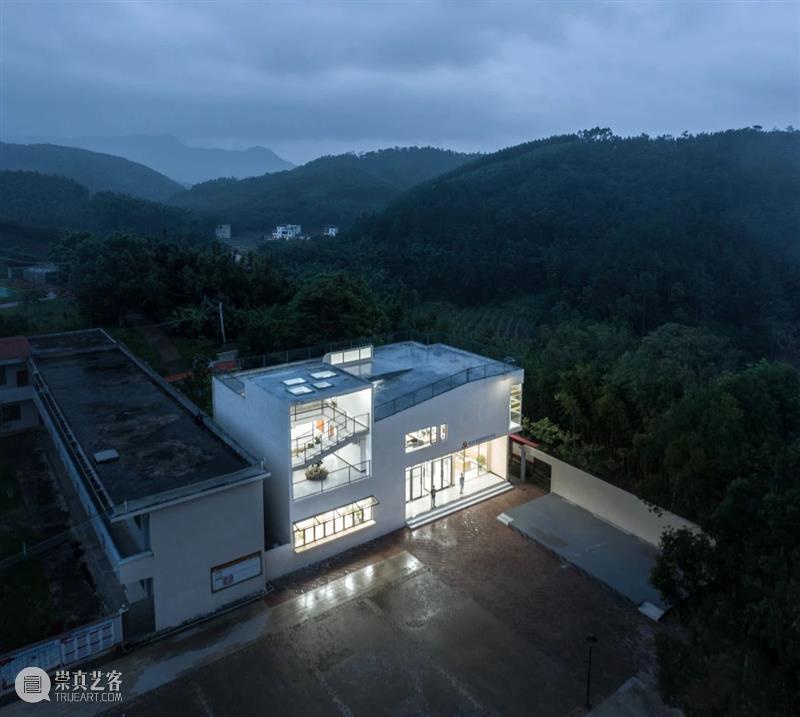 河源回龙村党群服务中心 / 深圳大学建筑设计研究院·元本体工作室 回龙村 党群 中心 元本体 河源 深圳大学建筑设计研究院 工作室 内外 活动 平台 崇真艺客