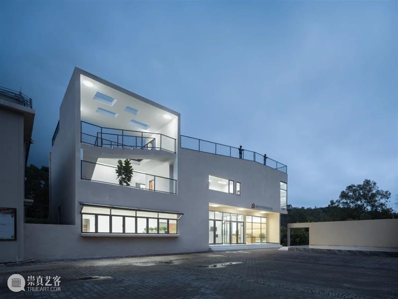 河源回龙村党群服务中心 / 深圳大学建筑设计研究院·元本体工作室 回龙村 党群 中心 元本体 河源 深圳大学建筑设计研究院 工作室 内外 活动 平台 崇真艺客