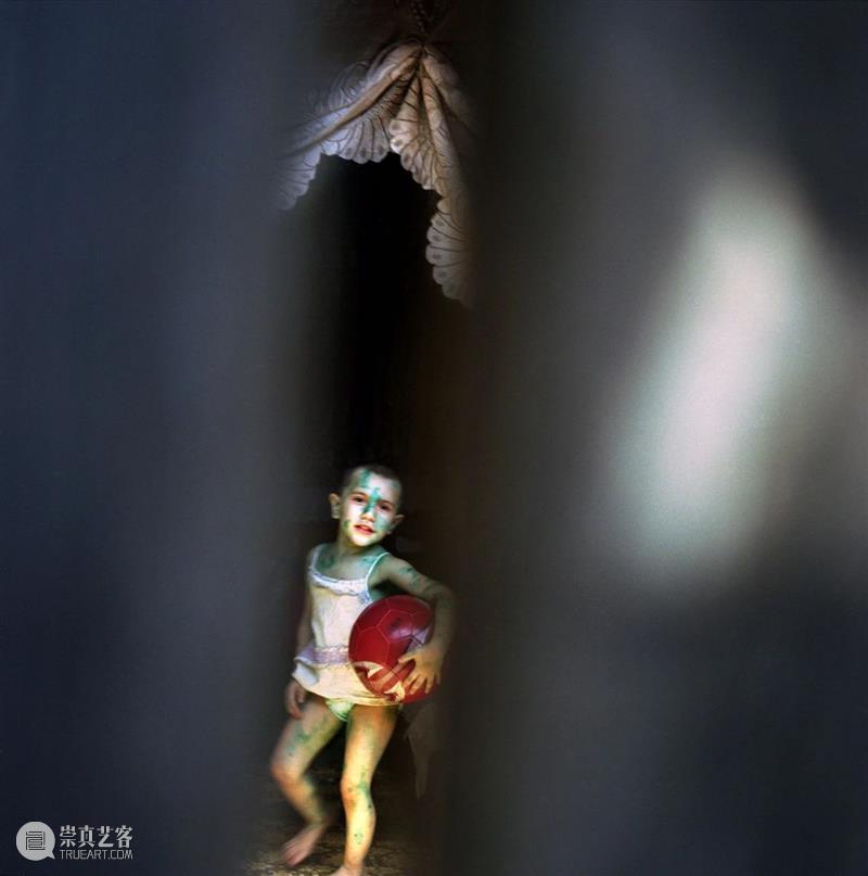 SCôP Exhibition | 雷娜·阿芬第：摄影传达尊严，而不是痛苦 雷娜 阿芬第 尊严 Effendi 阿塞拜疆 摄影师 特兰西瓦尼亚 草地 Transylvania Pictet 崇真艺客