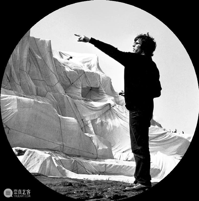 WBM在发生 | 大地艺术家克里斯托到底在包裹什么?来西岸美术馆查收一件克里斯托60年前留下的包裹 大地 艺术家 克里斯托 包裹 西岸美术馆 WBM 甲子 答案 艺术 征程 崇真艺客