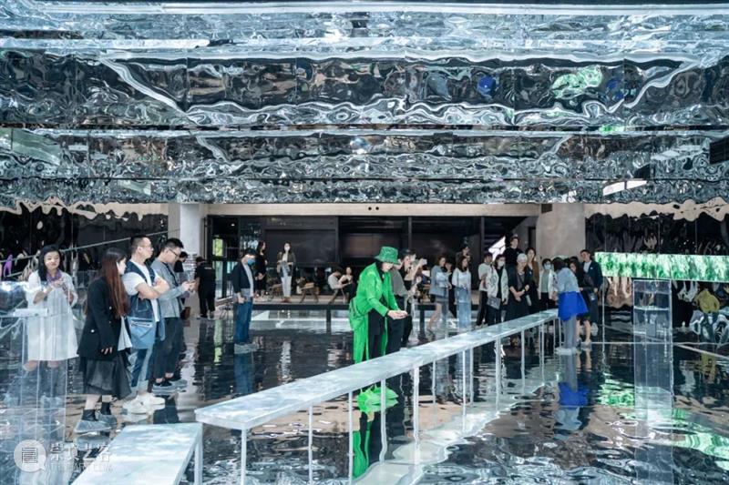 翡翠之声充塞耳、满眼尽为翡翠绿—— 何云昌大型装置再现故乡的森林 视频资讯 Wind H 何云昌 翡翠 装置 故乡 满眼 森林 重影 个展 现场 媒体 崇真艺客