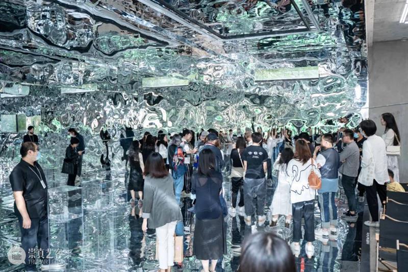 翡翠之声充塞耳、满眼尽为翡翠绿—— 何云昌大型装置再现故乡的森林 视频资讯 Wind H 何云昌 翡翠 装置 故乡 满眼 森林 重影 个展 现场 媒体 崇真艺客