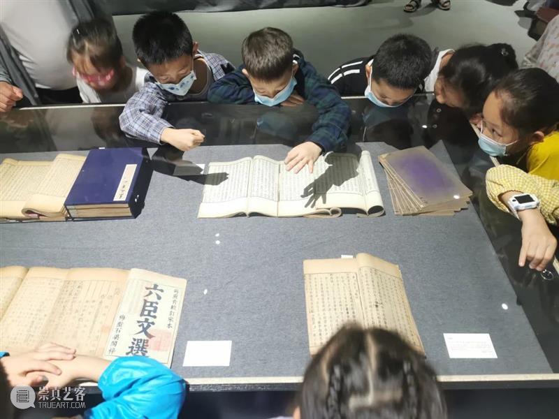 展览 · 现场 | “书香门第”——中国古籍文化展在崔振宽美术馆启幕 中国 古籍 文化展 崔振宽美术馆 现场 文化 学者 陕西省收藏家协会 碑拓专业委员会 主任 崇真艺客