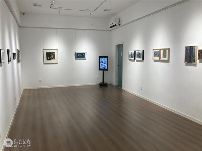 国庆到书店读画看书 “视觉艺术家邀请展”开幕回顾 视觉 艺术家 邀请展 书店 VISION ARTIST WORKS 时间 地点 书屋 崇真艺客