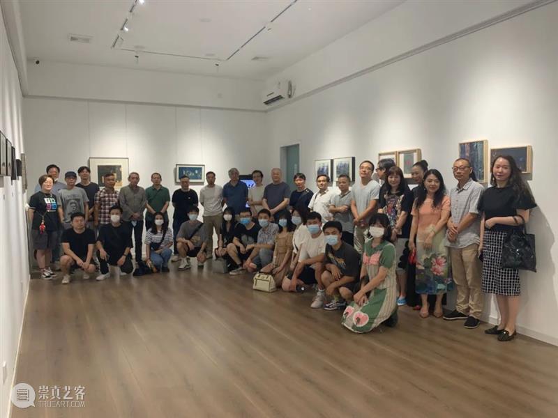 国庆到书店读画看书 “视觉艺术家邀请展”开幕回顾 视觉 艺术家 邀请展 书店 VISION ARTIST WORKS 时间 地点 书屋 崇真艺客