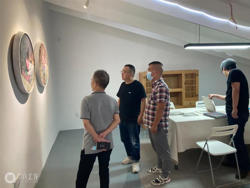 国庆到书店读画看书 “视觉艺术家邀请展”开幕回顾 视觉 艺术家 邀请展 书店 VISION ARTIST WORKS 时间 地点 书屋 崇真艺客