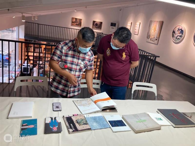国庆到书店读画看书 “视觉艺术家邀请展”开幕回顾 视觉 艺术家 邀请展 书店 VISION ARTIST WORKS 时间 地点 书屋 崇真艺客