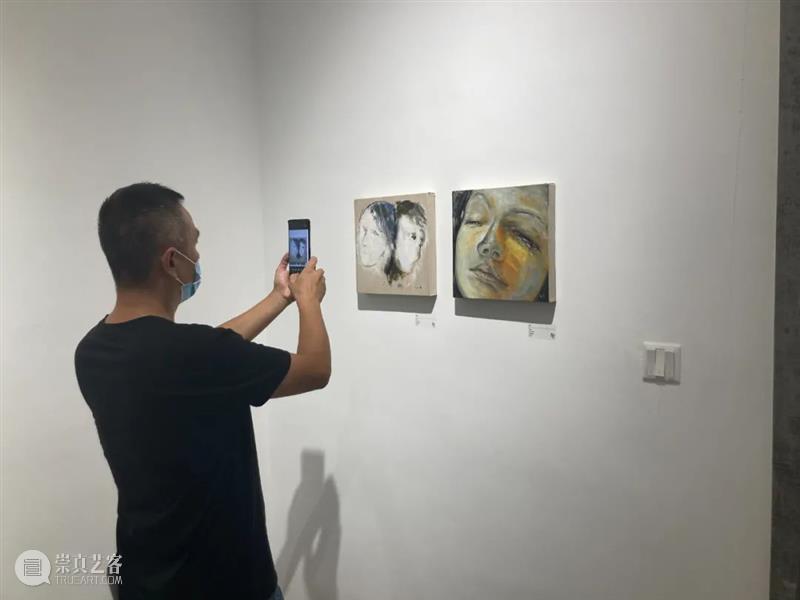 国庆到书店读画看书 “视觉艺术家邀请展”开幕回顾 视觉 艺术家 邀请展 书店 VISION ARTIST WORKS 时间 地点 书屋 崇真艺客