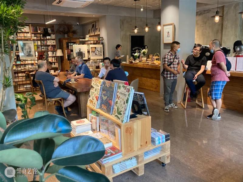 国庆到书店读画看书 “视觉艺术家邀请展”开幕回顾 视觉 艺术家 邀请展 书店 VISION ARTIST WORKS 时间 地点 书屋 崇真艺客